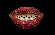 Salvator Dalì, spilla Lips, con rubini e perle, 1960