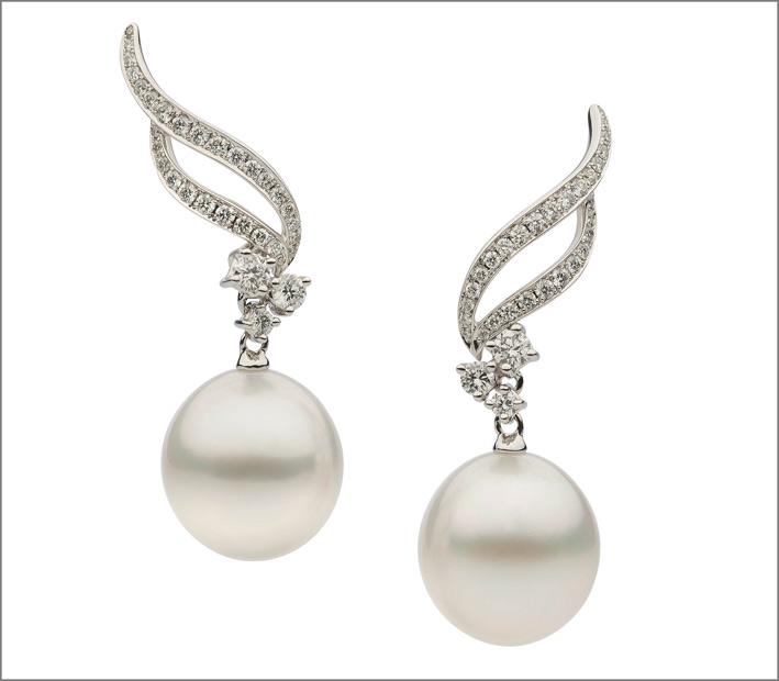 Orecchini in oro bianco 18 carati con diamanti e perle dei mari del Sud 