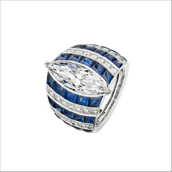 Chanel, anello con diamante taglio marquise e zaffiri