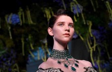 Collana della collezione Silk Road indossata durante la sfilata
