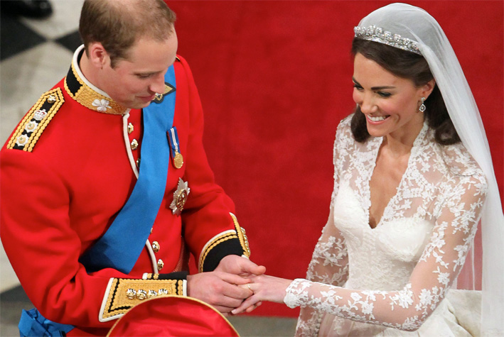 William porge l'anello di Wartski a Kate Middleton