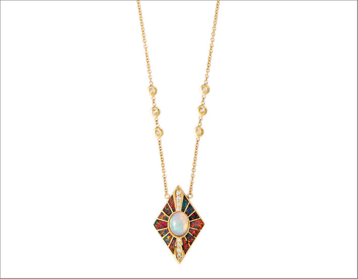Collana in oro 14 carati con opale milky e opali rossi, diamanti