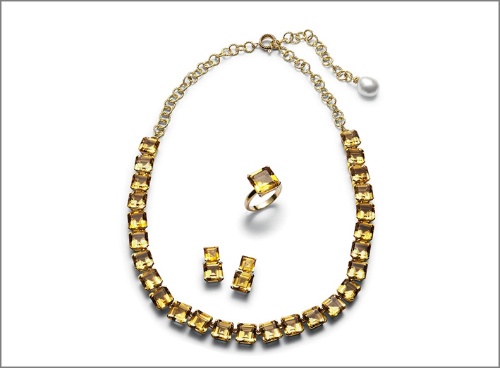 Collana, anello e orecchini in oro con citrini