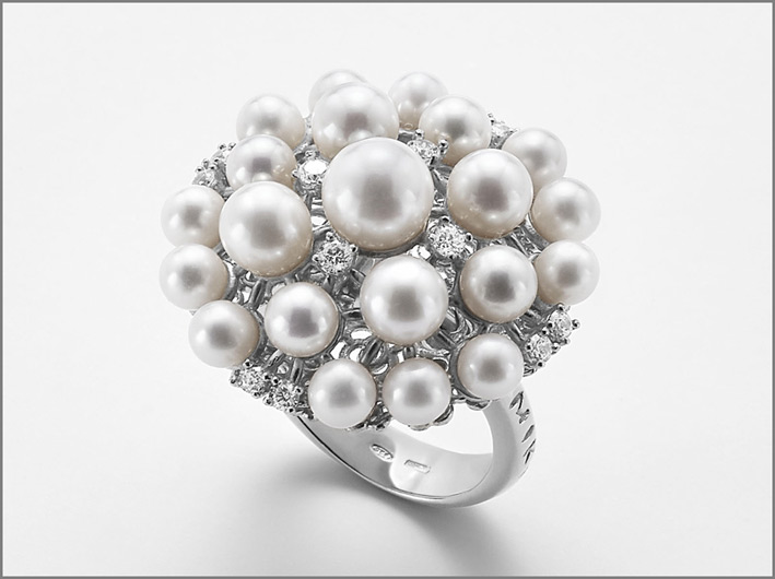 Anello in argento con perle