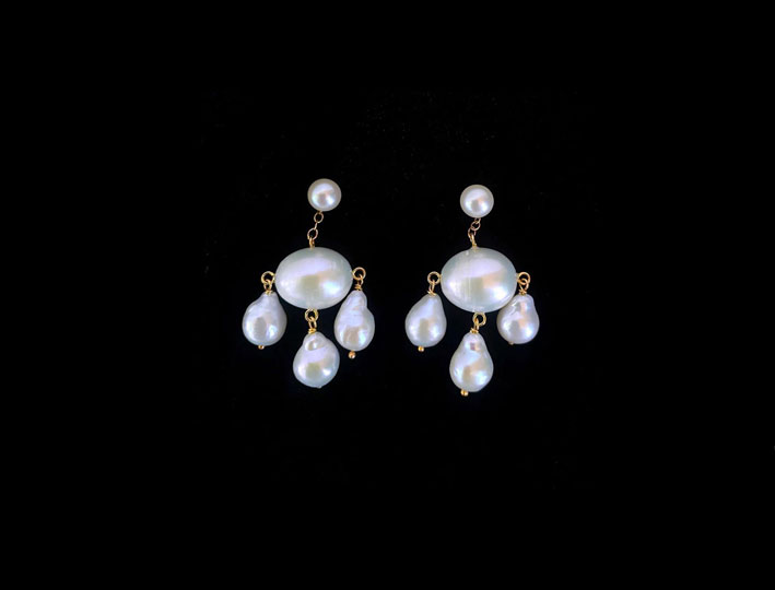 Orecchini chandelier con perle barocche su oro giallo 14 carati