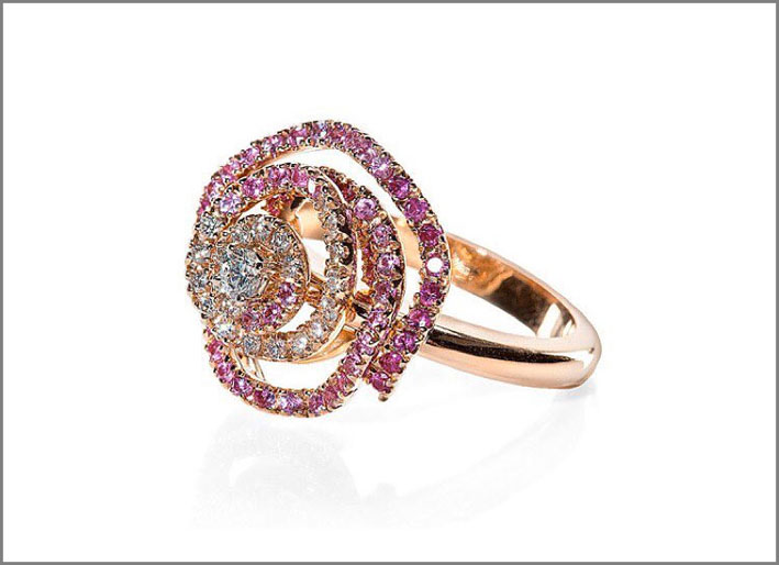 Collezione Peonia, anello con diamanti e zaffiri rosa