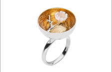 Anello in argento con fiore e doratura