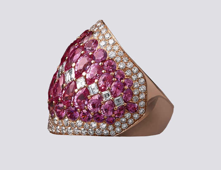 Baenteli, anello in oro rosa, diamanti e zaffiri rosa. Prezzo: 41.000 euro