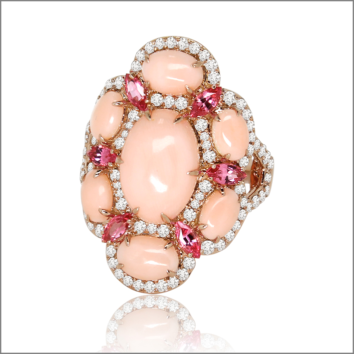 The Angel Skin and Pink Spinel Collection, anello con spinello, diamanti, opale rosa. Prezzo: 8.000 dollari 