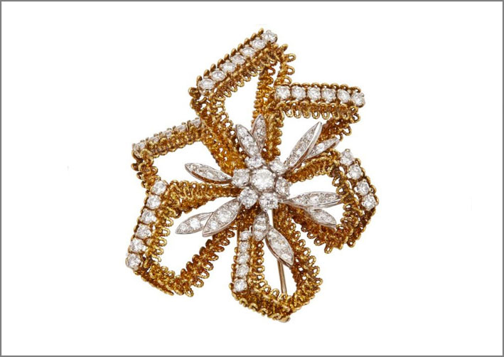 Spilla di Cartier in oro e diamanti con forma geometrica