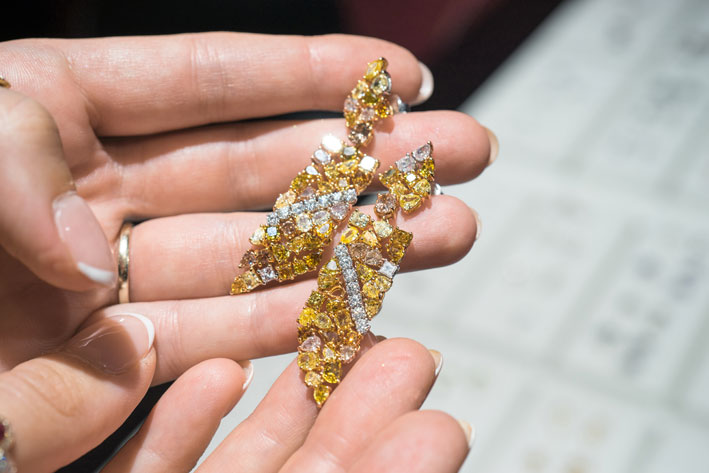 Orecchini con diamanti fancy gialli. Copyright: gioiellis.com