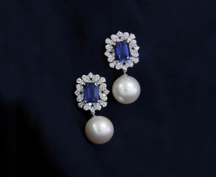 Orecchini con perle, diamanti e zaffiri di Diagold