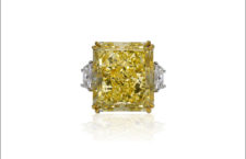 Anello con importante diamante fancy intense yellow