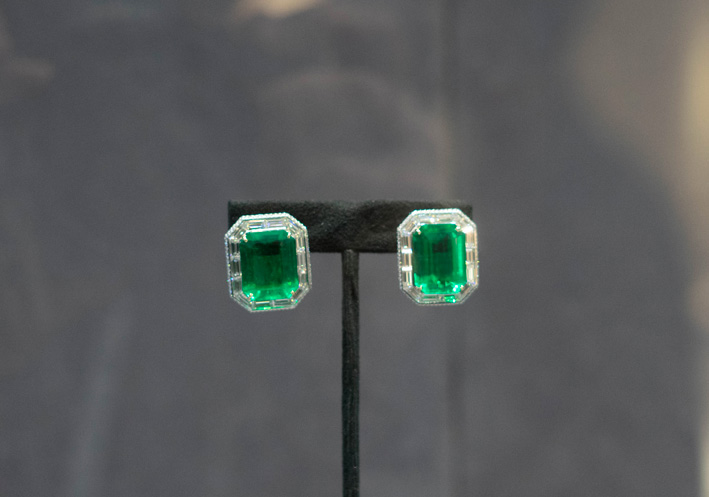 Orecchini con smeraldi della Colombia e diamanti