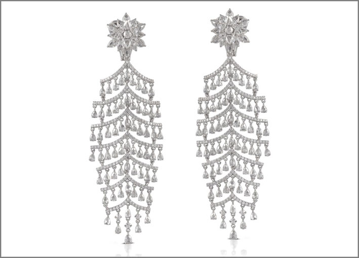 Orecchini chandelier con diamanti bianchi
