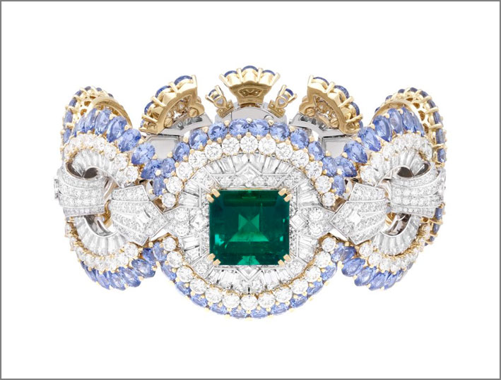 Bracciale ispirato alle Tre piume, con smeraldo, diamanti, zaffiri 