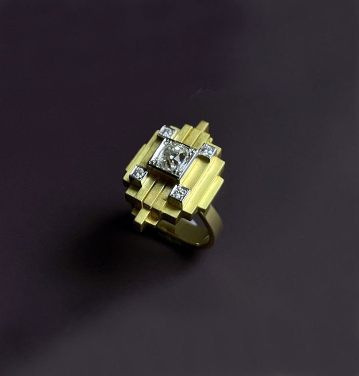 Anello in oro con diamanti, 2021 