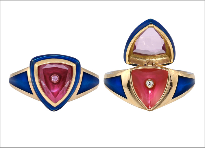 Collezione Alma, anello in oro con smalto blu e zaffiro rosa