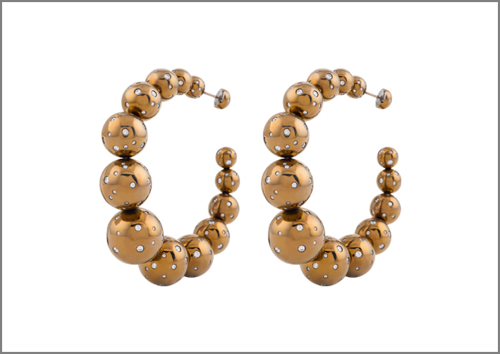 earrings carry diamonds over bronze coloured titanium