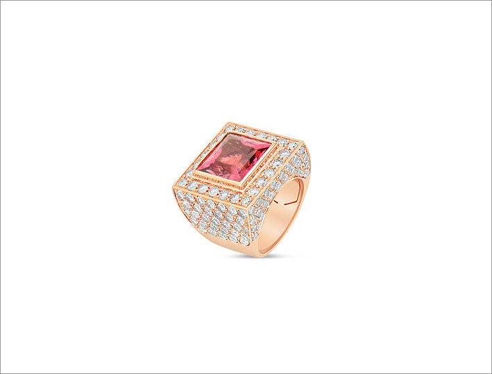 Anello in oro rosa, diamanti e tormalina di 10,25 carati