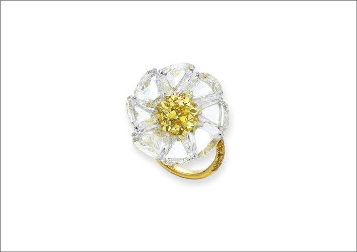 Anello in oro 18 carati con diamante giallo di 3,82 carati taglio europeo antico e diamanti bianchi