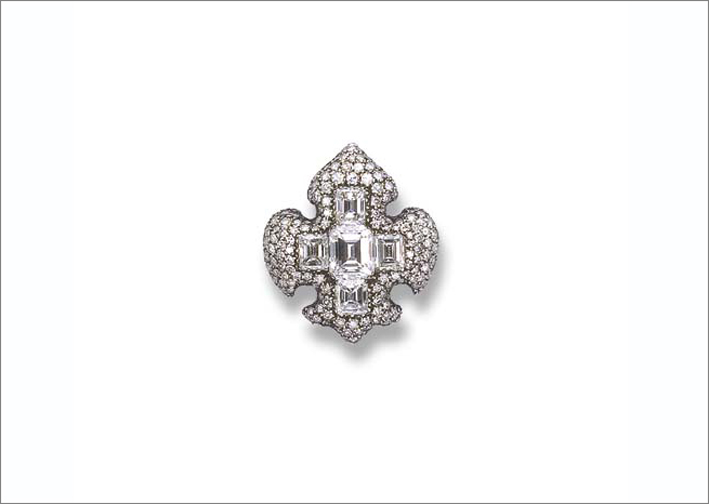 Anello Fleur de Lys con diamanti di diverso taglio