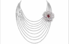 Chanel, collana di diamanti con rubino