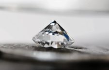 Che cosa succede a schiacciare un diamante?