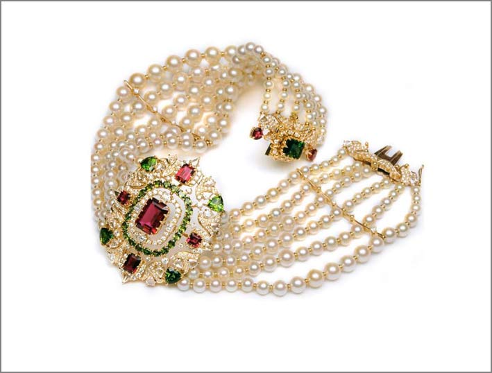 Collana con perle, rubini e smeraldi