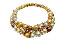 Collana in oro 18 carati con diamanti colorati e perle barocche multicolori