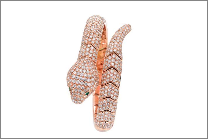 Leo Pizzo, anello in oro rosa, diamanti, smeraldi