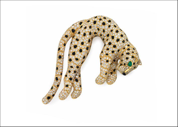 Panthère brooch in yellow gold, diamonds, onyx, emeralds