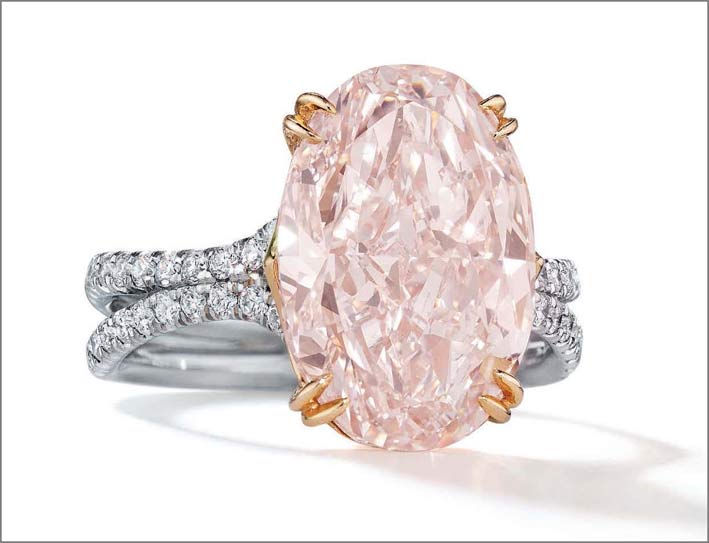 Anello con diamante fancy pink di 6,11 carati