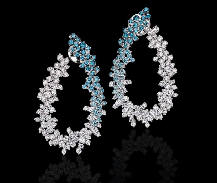 Galaxy Collection: orecchini in diamanti bianchi e blu su oro bianco