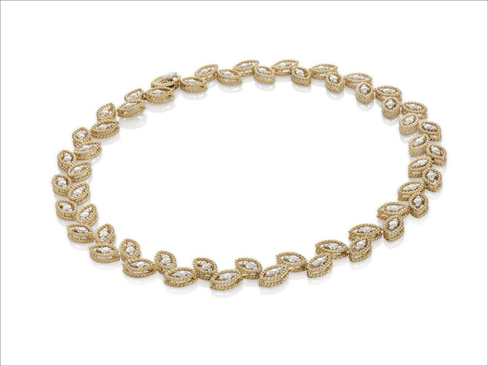 Yellow gold collar necklace with white diamonds