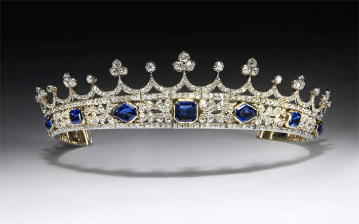 La corona appartenuta alla regina Vittoria, con zaffiri e diamanti