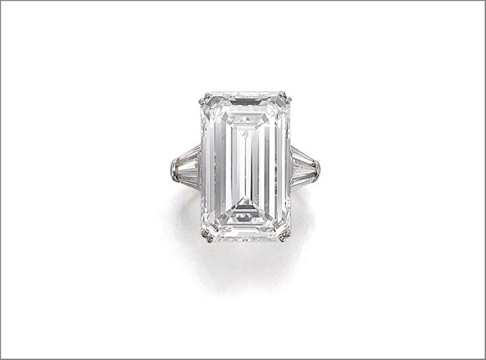 Anello di diamanti, Harry Winston, venduto per 1,2 milioni