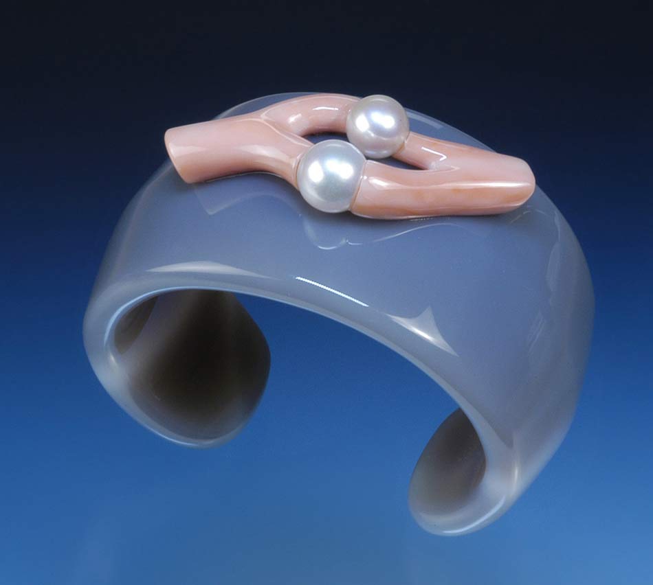 Bracciale con agata grigia, perle e corallo