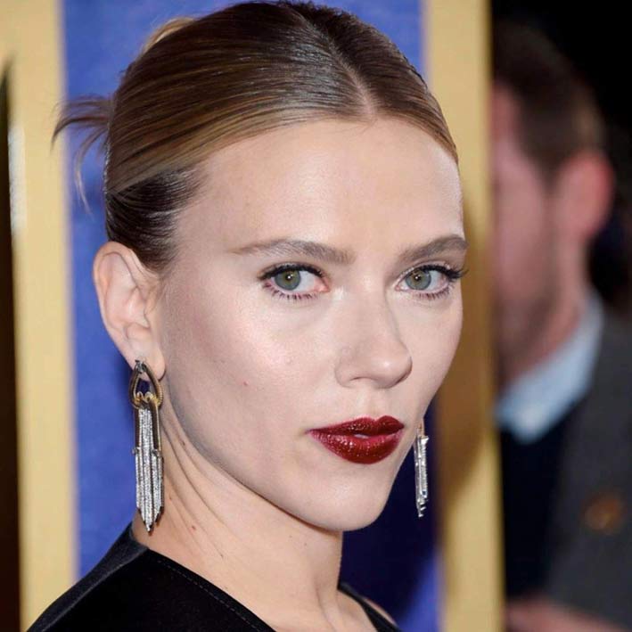 Scarlett Johansson con orecchini della collezione Feelings