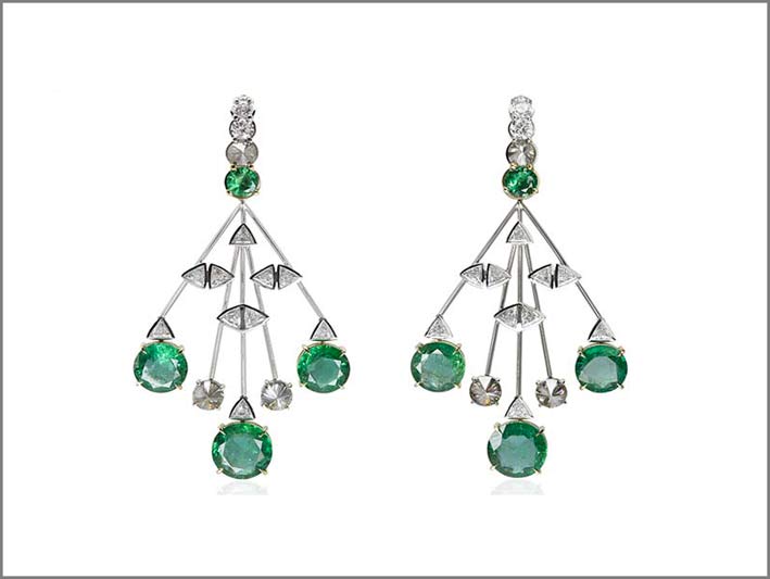 Orecchini con smeraldi e diamanti di Ara Vartanian