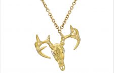 Collana con ciondolo a forma di teschio di cervo in oro 18 carati e diamanti