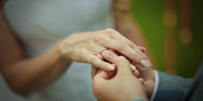 Anello sulla mano destra