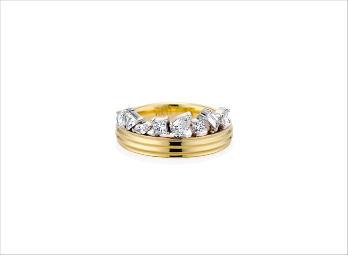 Anello Column Crown in oro 18 carati e diamanti