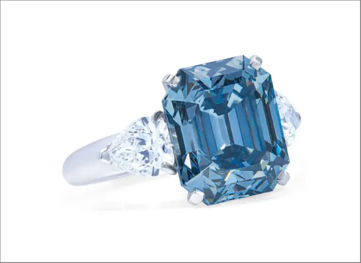 Anello con diamante fancy deep blue di 7,03 carati montato da Moussaieff