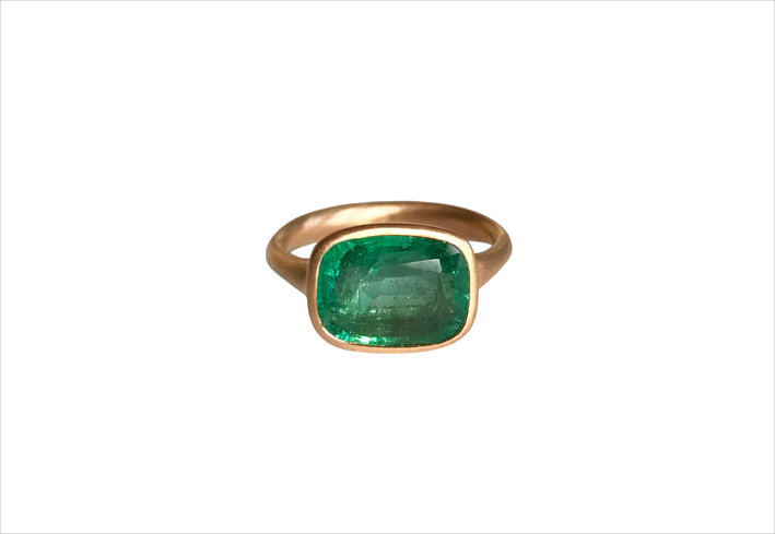 Anello in oro con smeraldo di 3,82 carati