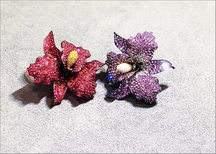 Karen Suen, orecchini a forma di fiore