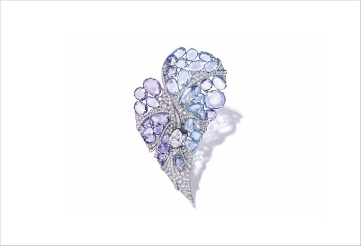 Blue Anthurium, orecchino con diamanti, tanzaniti, zaffiri