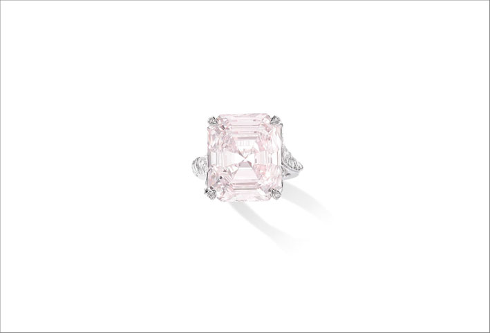 L'anello con diamante rosa di 19 carati