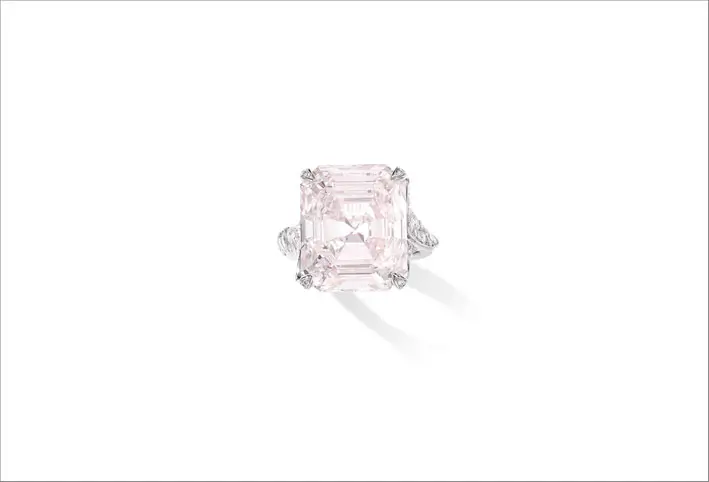 L'anello con diamante rosa di 19 carati