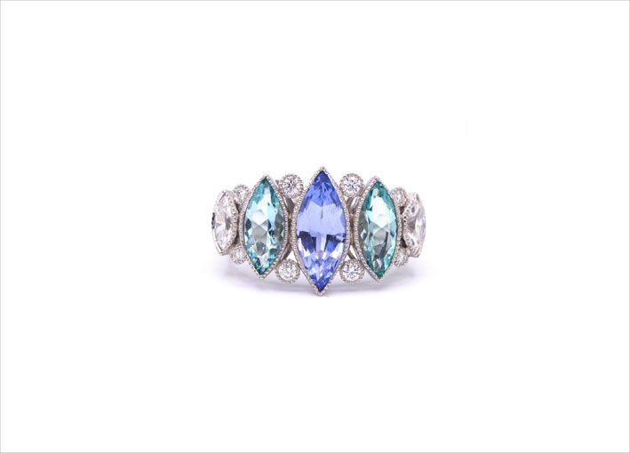 Deirdre Featherstone, vintage con colores 7 Anello con tanzanite, acquamarina, diamanti